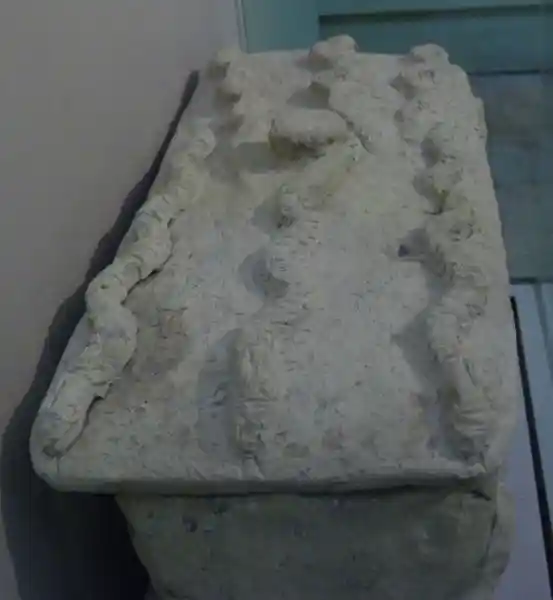 Ceramic box with snakes Ceramic box with snakes